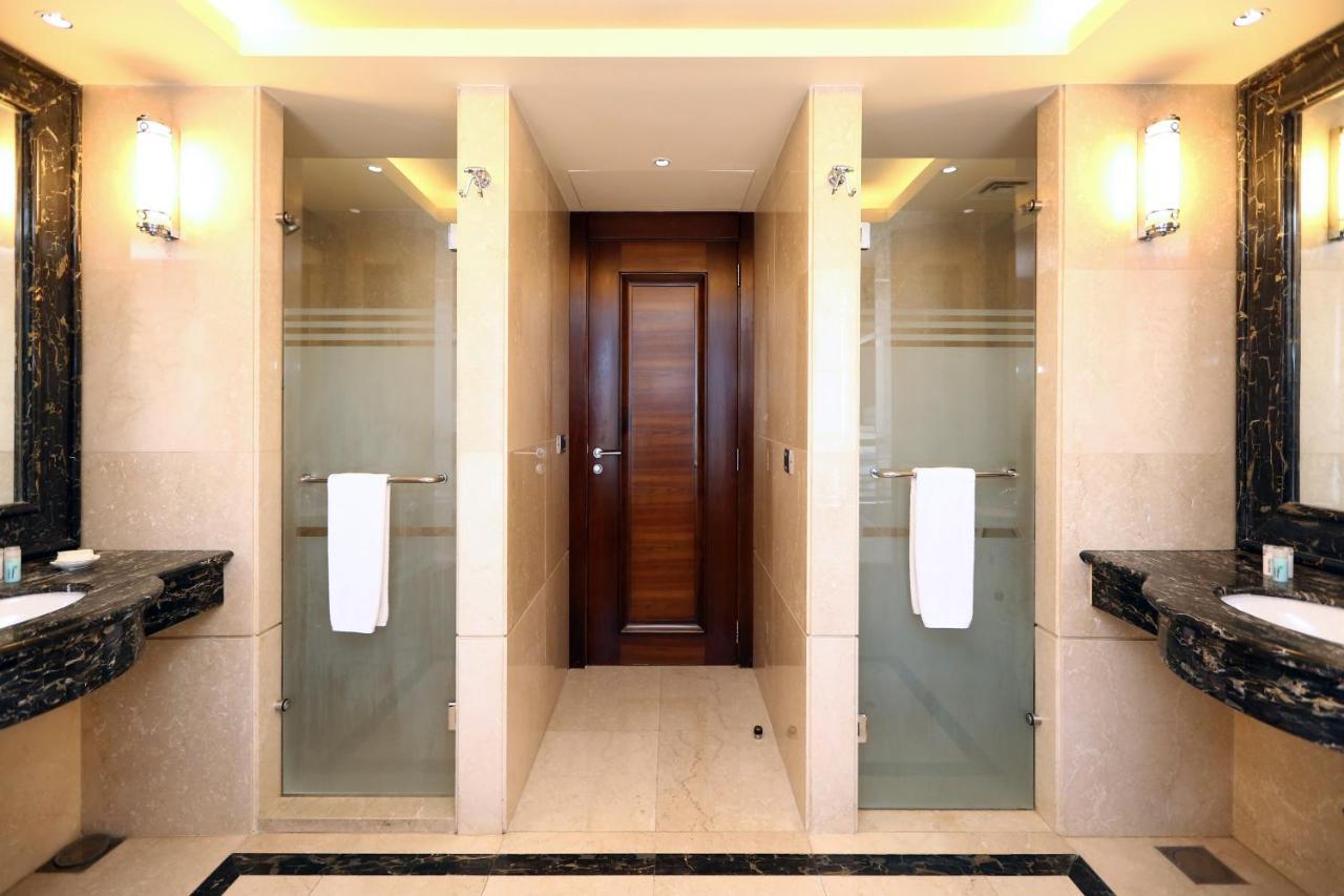 Ramada Plaza By Wyndham Beirut Raouche Hotel Exterior foto