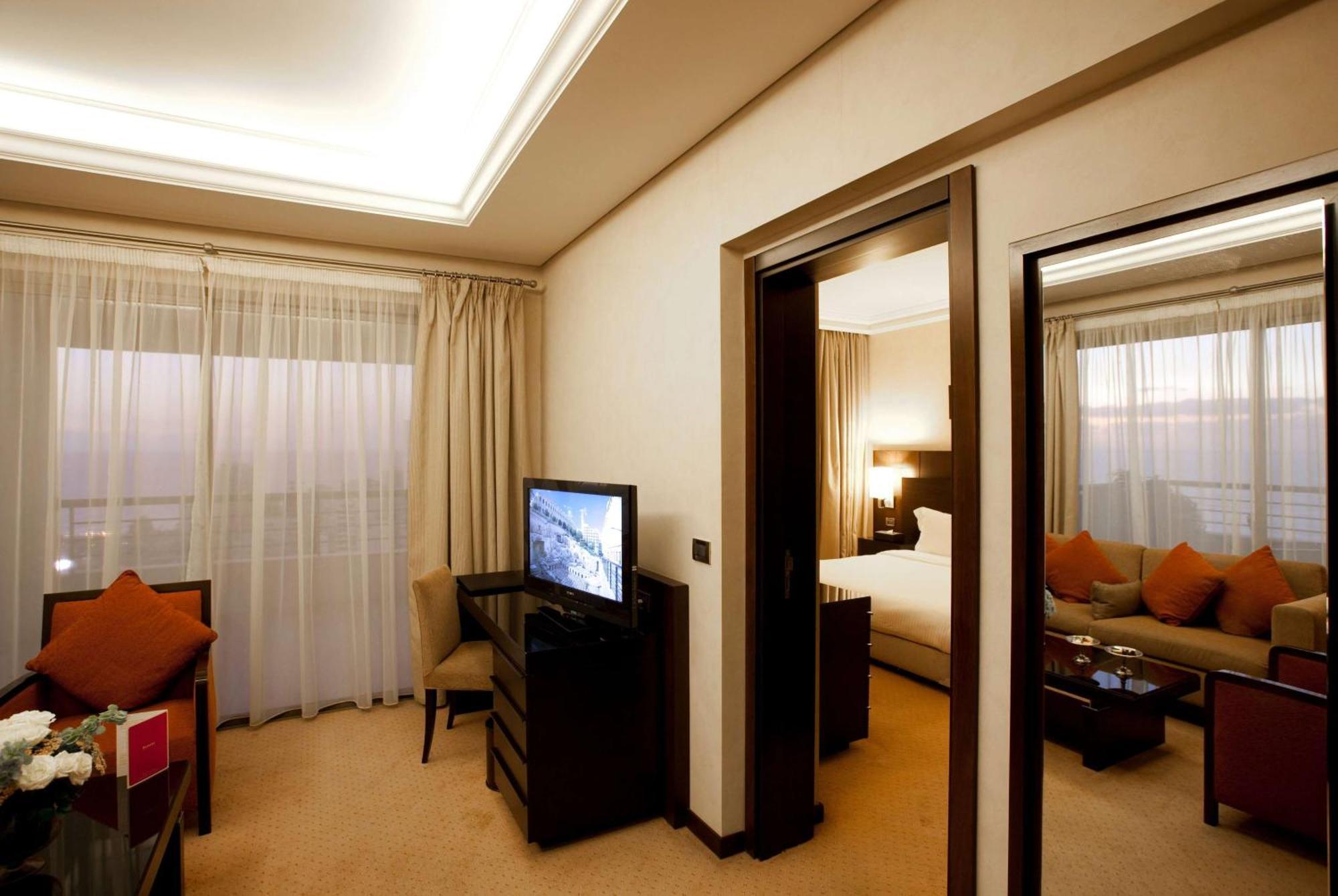 Ramada Plaza By Wyndham Beirut Raouche Hotel Exterior foto