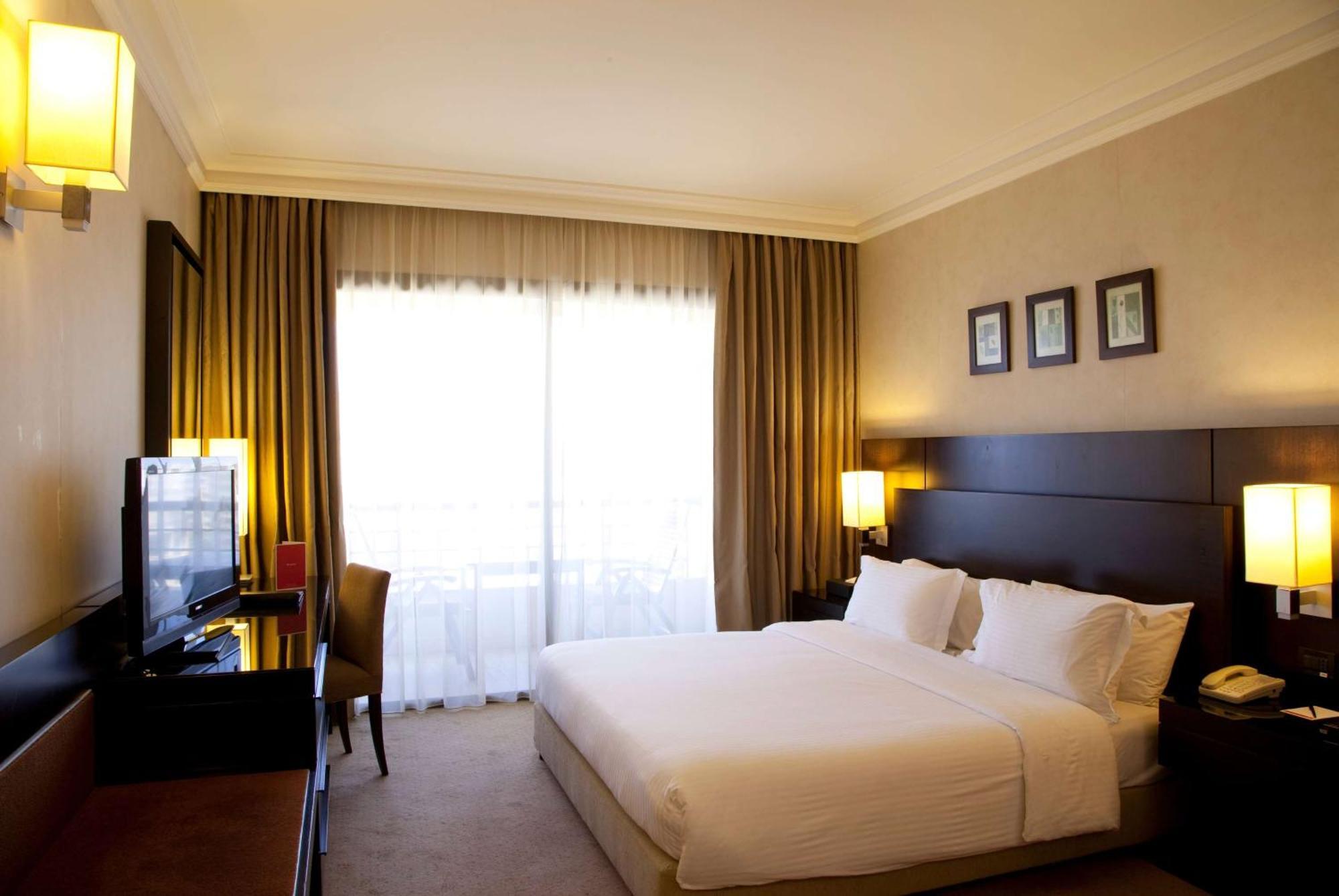 Ramada Plaza By Wyndham Beirut Raouche Hotel Exterior foto