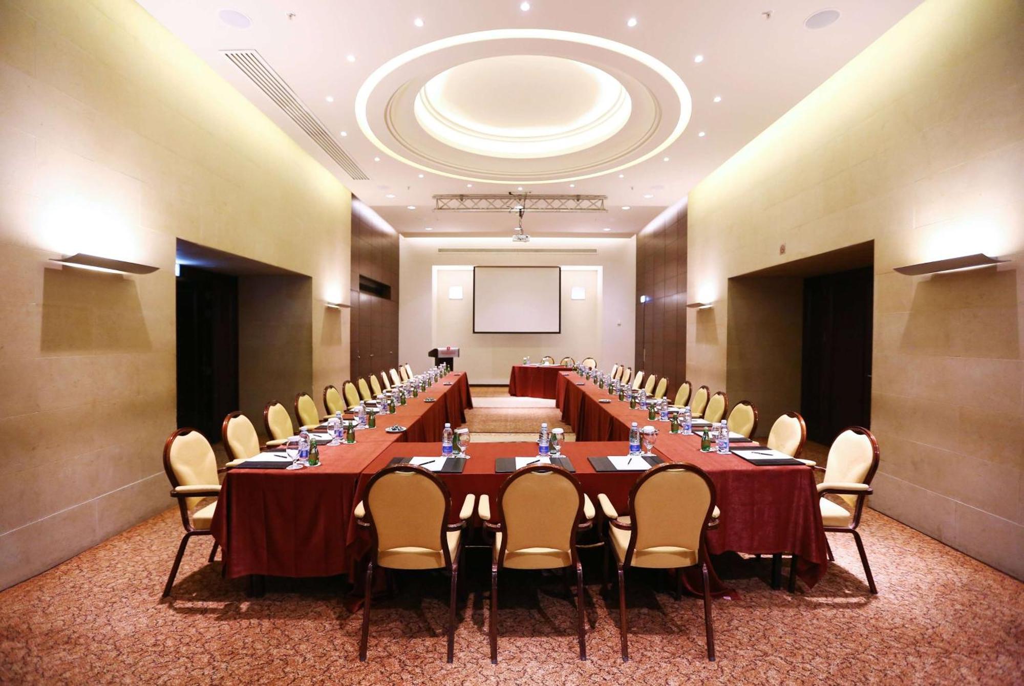 Ramada Plaza By Wyndham Beirut Raouche Hotel Exterior foto