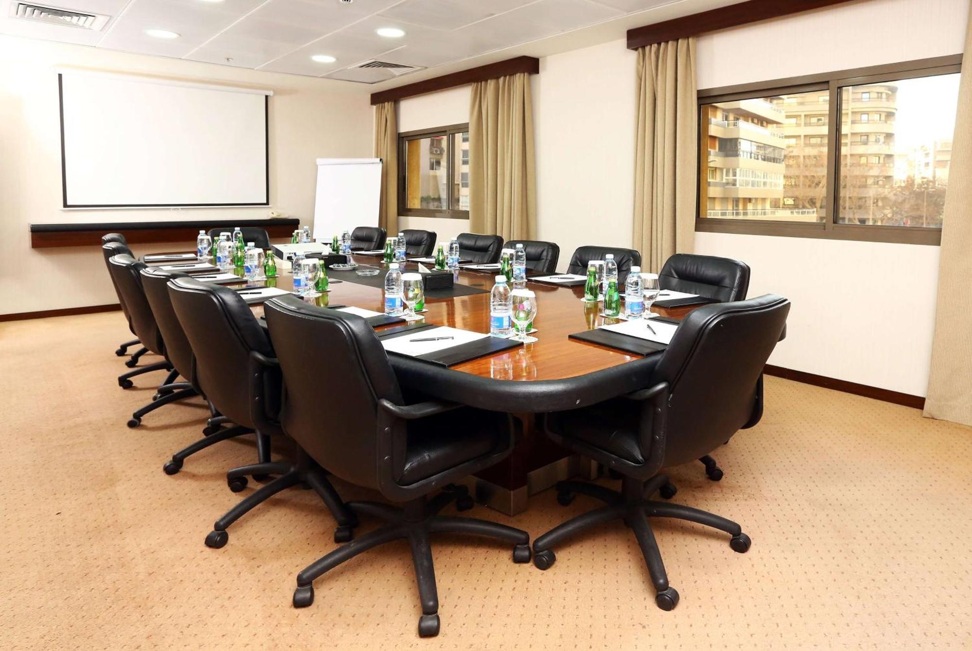 Ramada Plaza By Wyndham Beirut Raouche Hotel Exterior foto