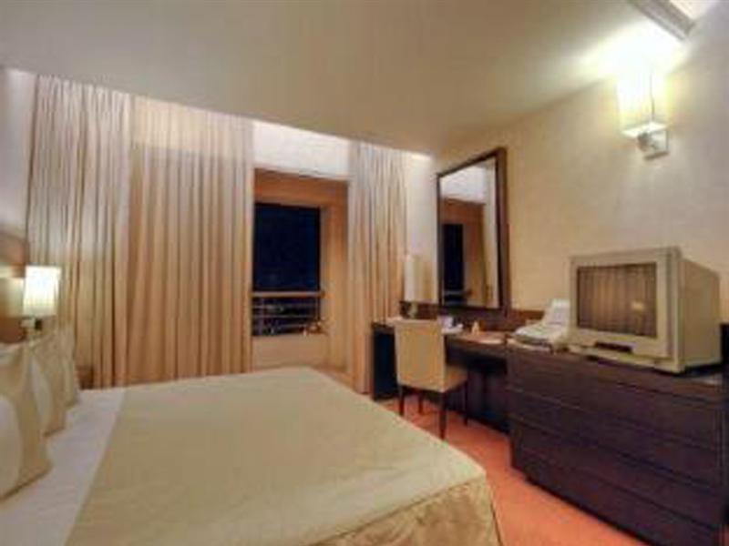 Ramada Plaza By Wyndham Beirut Raouche Hotel Exterior foto