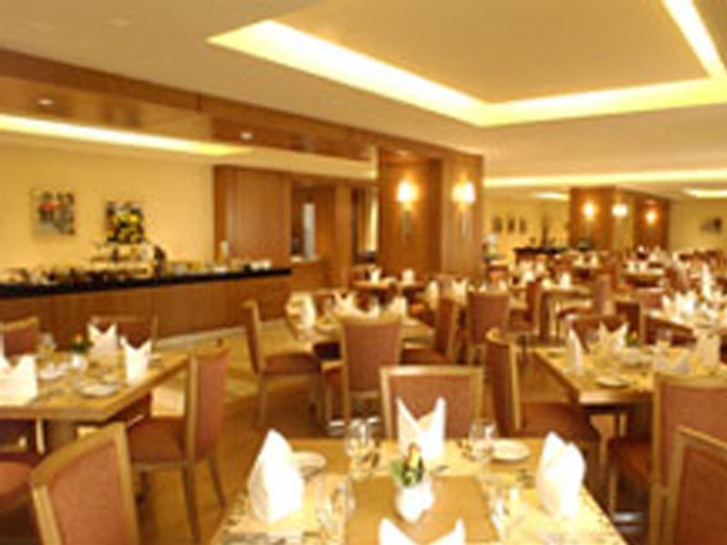 Ramada Plaza By Wyndham Beirut Raouche Hotel Exterior foto