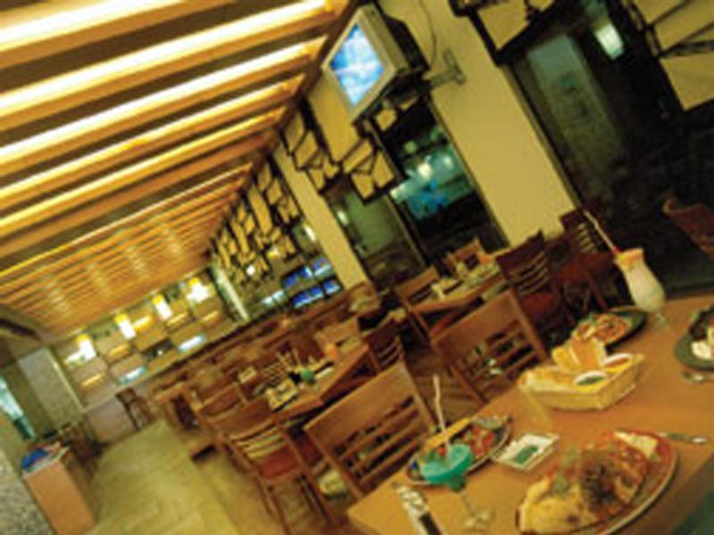 Ramada Plaza By Wyndham Beirut Raouche Hotel Exterior foto