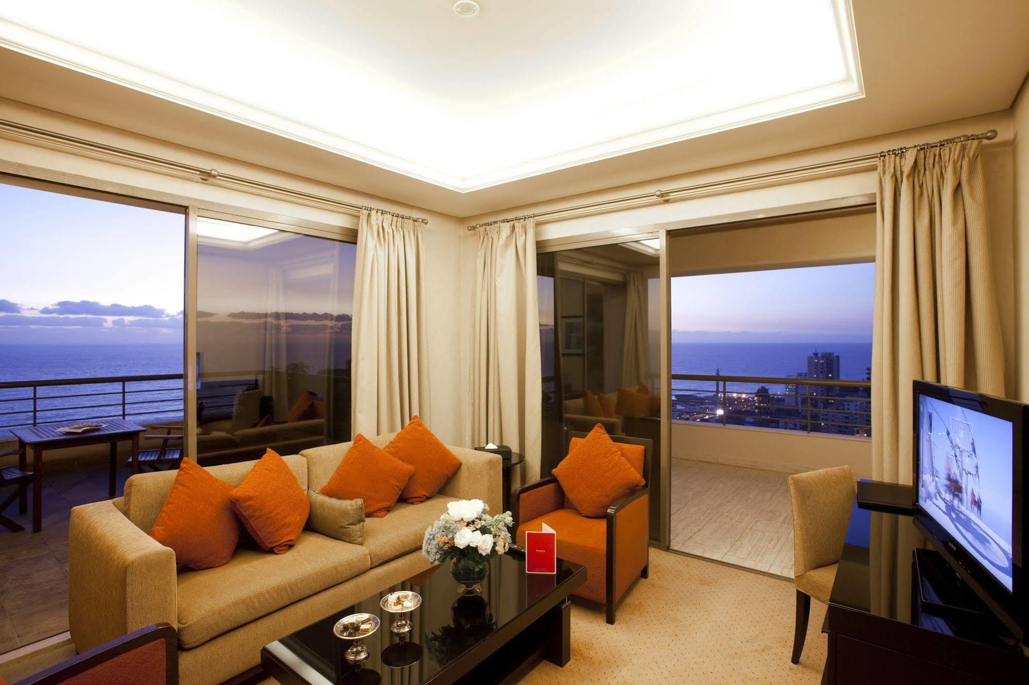 Ramada Plaza By Wyndham Beirut Raouche Hotel Exterior foto