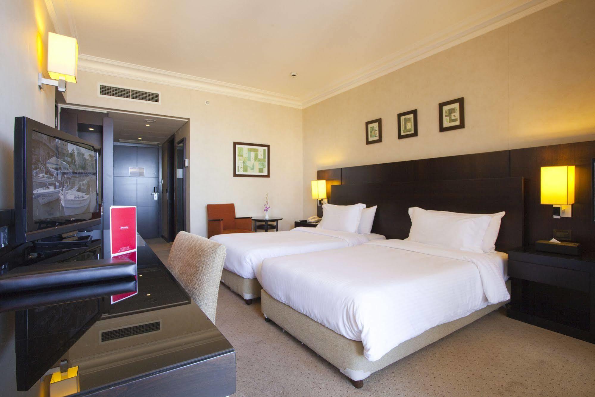 Ramada Plaza By Wyndham Beirut Raouche Hotel Exterior foto