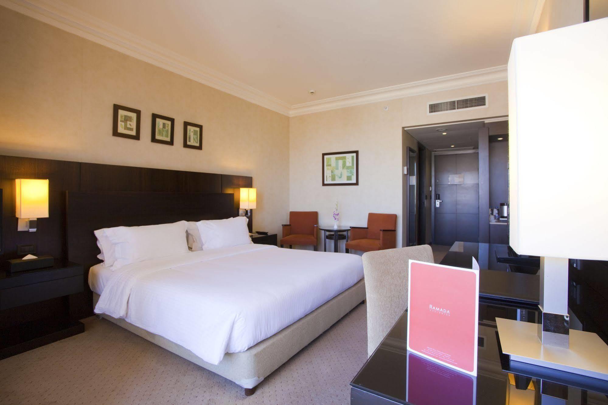 Ramada Plaza By Wyndham Beirut Raouche Hotel Exterior foto