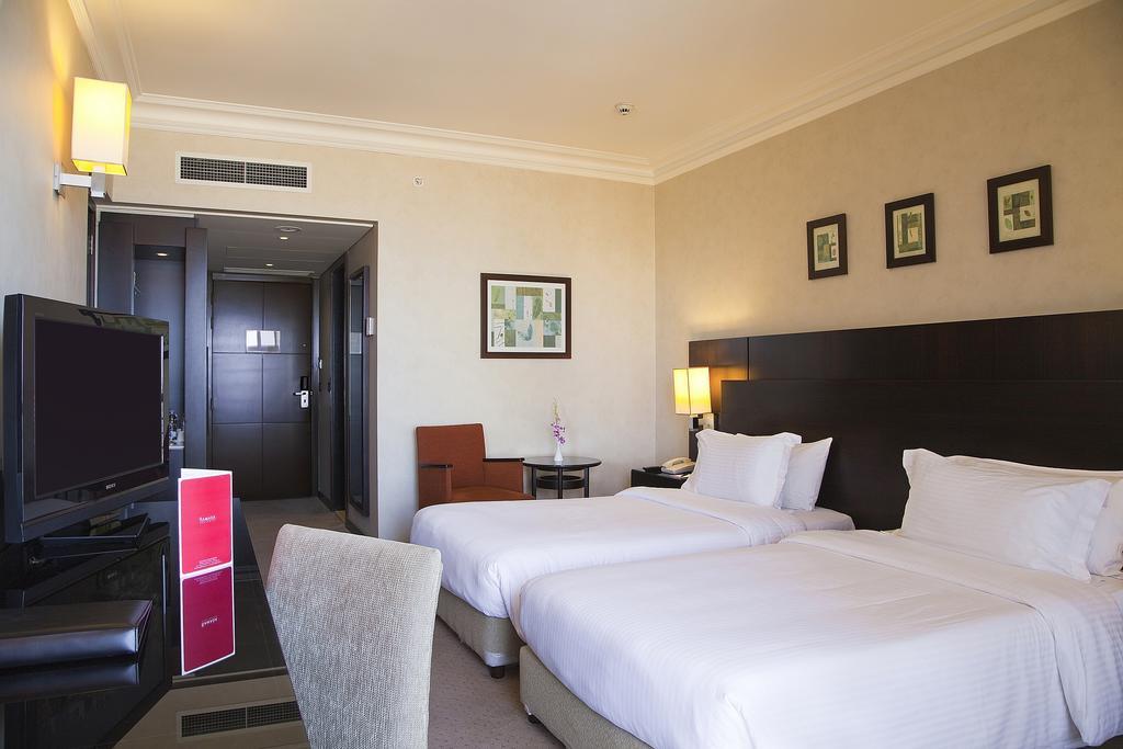Ramada Plaza By Wyndham Beirut Raouche Hotel Exterior foto